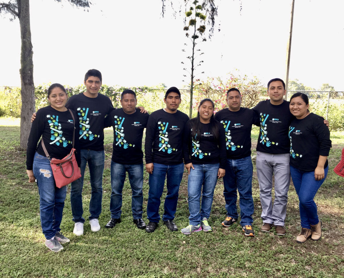 Equipo de trabajo en un evento empresarial